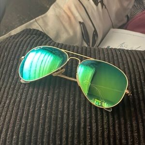 Green Ray-Ban Polarized Aviator Sunglasses